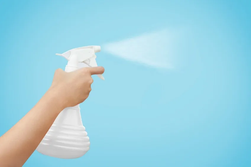 Water spray bottle iStock_000057991808_Small